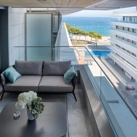 Penthouse On The First Line דירה