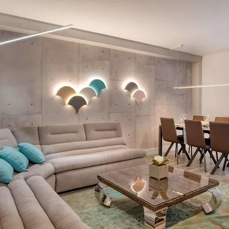 Penthouse On The First Line דירה *