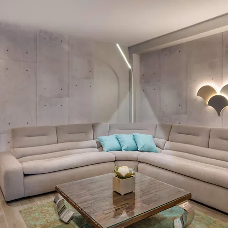 Penthouse On The First Line דירה *