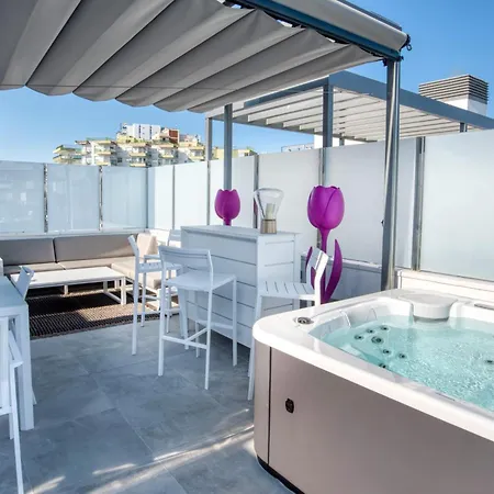 Penthouse On The First Line פלטחה ד'ארו