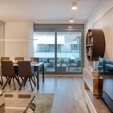 Penthouse On The First Line דירה *
