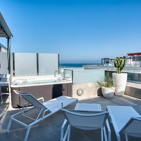 דירה Penthouse On The First Line