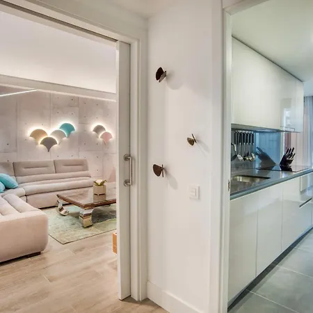 Penthouse On The First Line * פלטחה ד'ארו