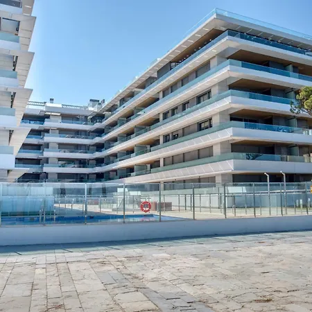 Penthouse On The First Line דירה *
